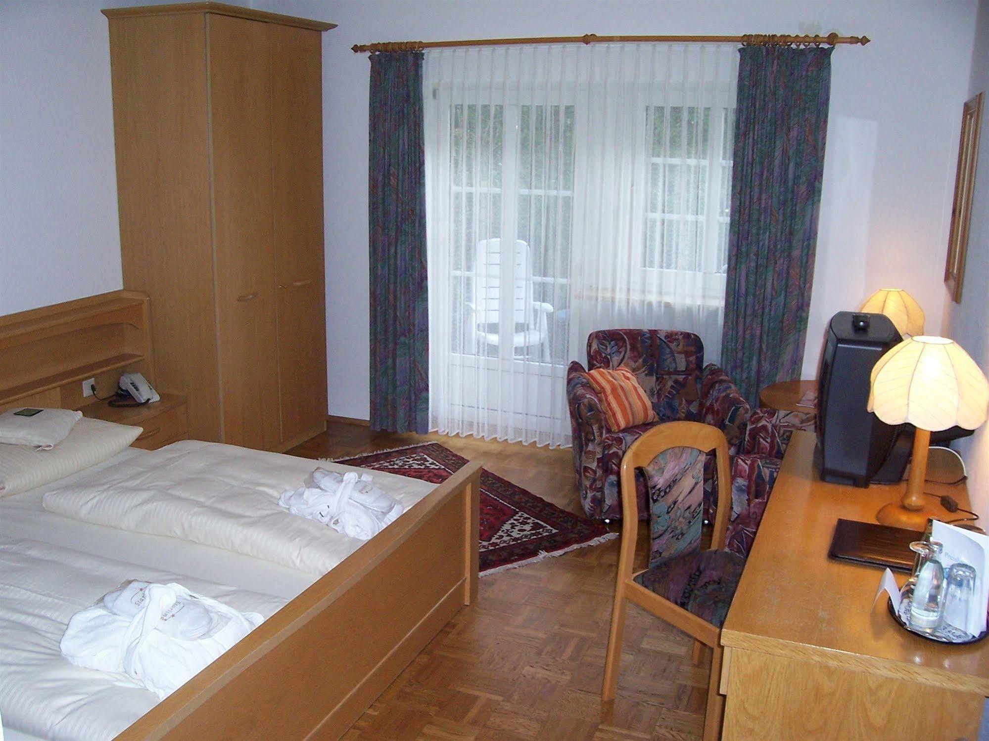 Hotel Weisser Hof Маленте Екстериор снимка